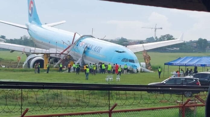 Aur Sunao - Korean Air Jet Misses The Runway In Central Philippines