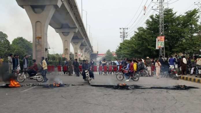 Aur Sunao - Rawalpindi Remains Paralyzed For Third Day As A Result Of Protest