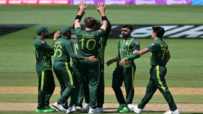 Aur Sunao - Pakistan Defeat Bangladesh By Five Wickets To Secure Semi-final Spot In T20 World Cup