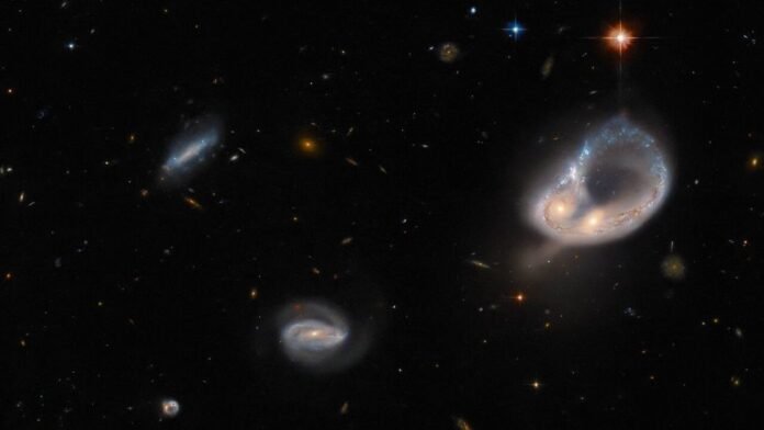 Aur Sunao - Hubble Telescope Captures Stunning Embrace Of Merging Galaxies