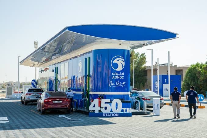 Aur Sunao - UAE Introduces AI-Petrol Pumps That Can Recognize Your Car And Preferences